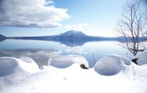 雪の湖