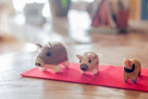 イノシシの置物画像